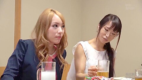 250510飲食店でズコバコするエロい四人j2